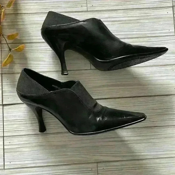 Donald Pliner women’s point toe black leather elastic gusset ankle booties 8 - Picture 1 of 8
